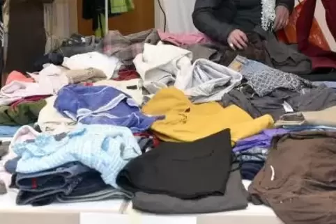 Am Samstag werden in Bobenheim-Roxheim wieder Wühltische bestückt.