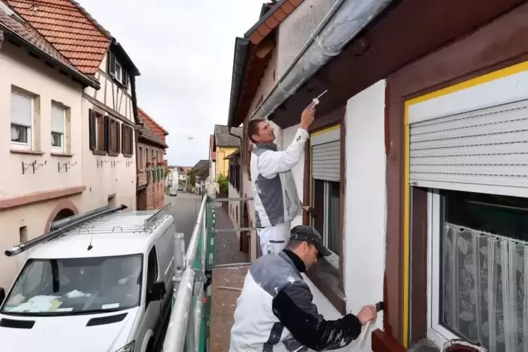 Der Stuckateurbetrieb Fink aus Maikammer arbeitet zurzeit auf einer Baustelle in St. Martin, hier Marc Busch (vorne) und Andreas
