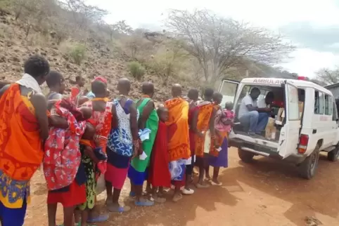 Mit der von der Hauensteiner „Aktion Afrika“ mitfinanzierten Ambulanz kommt Hilfe in entlegene Dörfer.