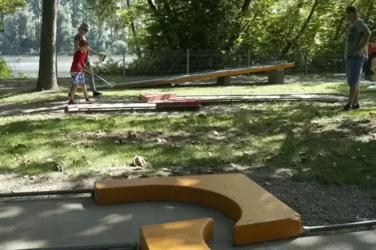 Dieses Jahr war auf der Minigolfanlage am Altrhein nicht ganz so viel los wie im Sommer 2018.