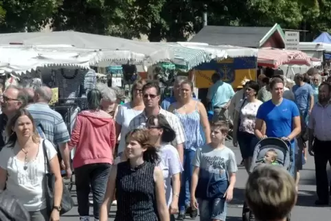 Vier Mal im Jahr laden die Stadt und die Gewerbetreibenden zu einem verkaufsoffenen Sonntag nach Kirchheimbolanden ein.