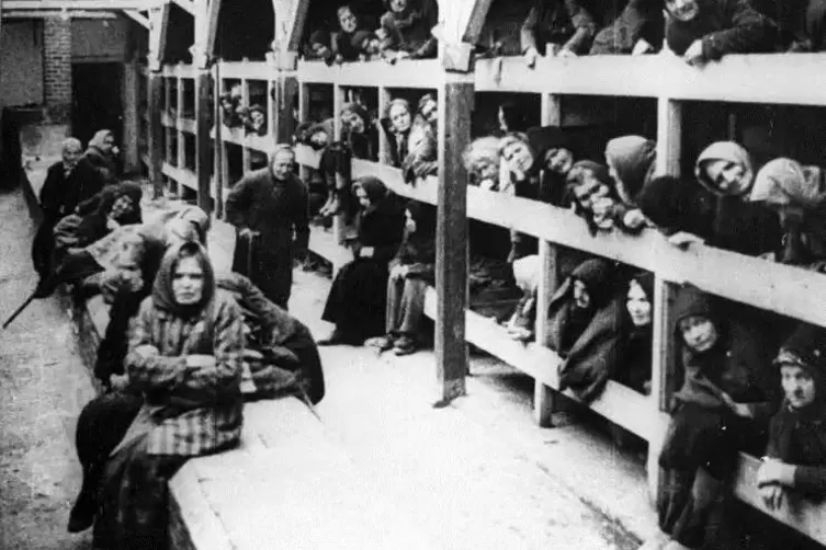 Das Vernichtungslager in Auschwitz: Hierhin wird die Familie aus Kaurins Jugendbuch von den Nazis verschleppt.