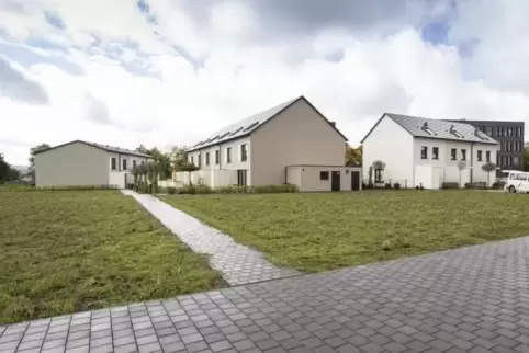 Das Bürogebäude und der Wohnpark der Deutschen Reihenhaus AG an der Straßburger Allee im Nordwesten des PRE-Parks.
