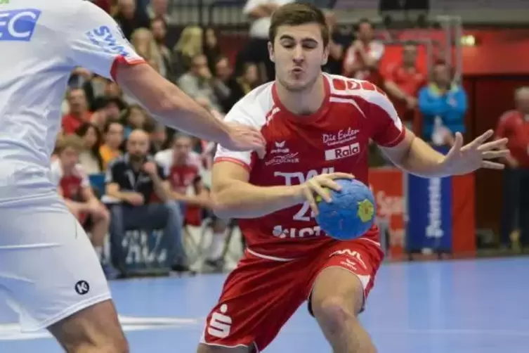 Pascal Bührer von Handball-Bundesligist Eulen Ludwigshafen soll nun mehr Aufgaben übernehmen. Das fordert sein Trainer Ben Matsc