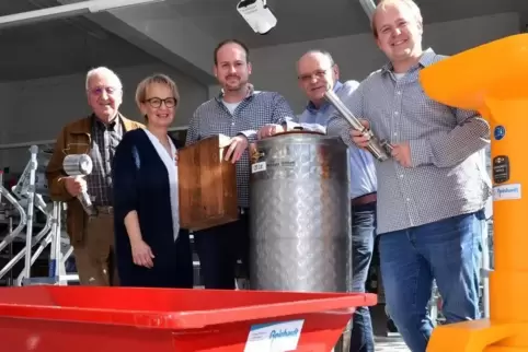Betrieb in fünfter Generation: (v.l.) Alfons Reinhardt, Cornelia, Marc, Joachim und Eric Steffen.