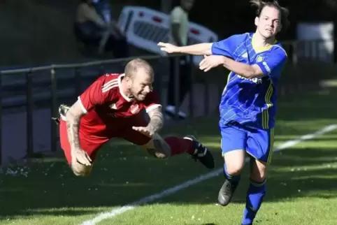 Denis Reinwald (rechts), hier im Spiel gegen den ASV Maxdorf, bildet mit Ryan Weber die Flügelzange des SC. Die beiden sollen am