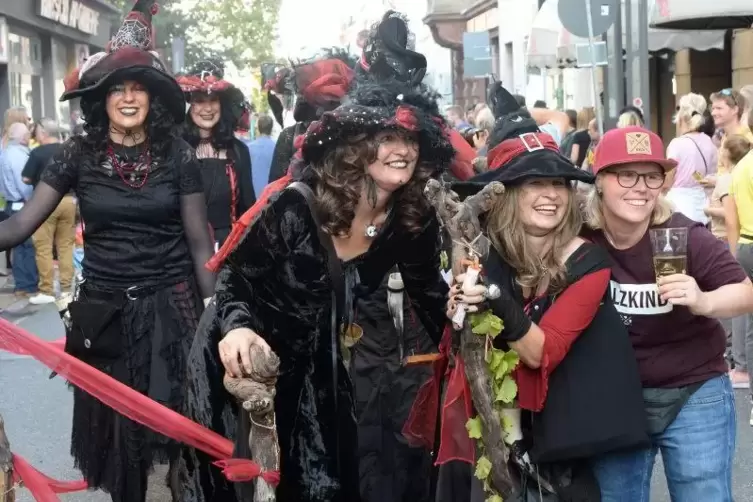 Vom H&ouml;llenpfad aus Gr&uuml;nstadt: die Sausenheimer Hexen.