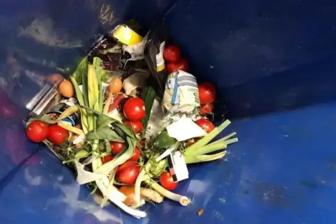 Die Einzelhandelsketten verweisen auf ihre Bemühungen, so wenig Lebensmittel wie möglich wegzuwerfen. Dabei setzen sie nach eige