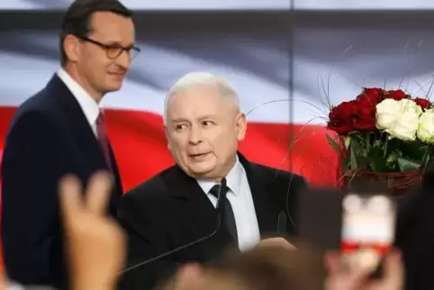 Mit harter Hand und weichen Gesichtszügen: PiS-Parteichef Jaroslaw Kaczynski am Wahlabend.