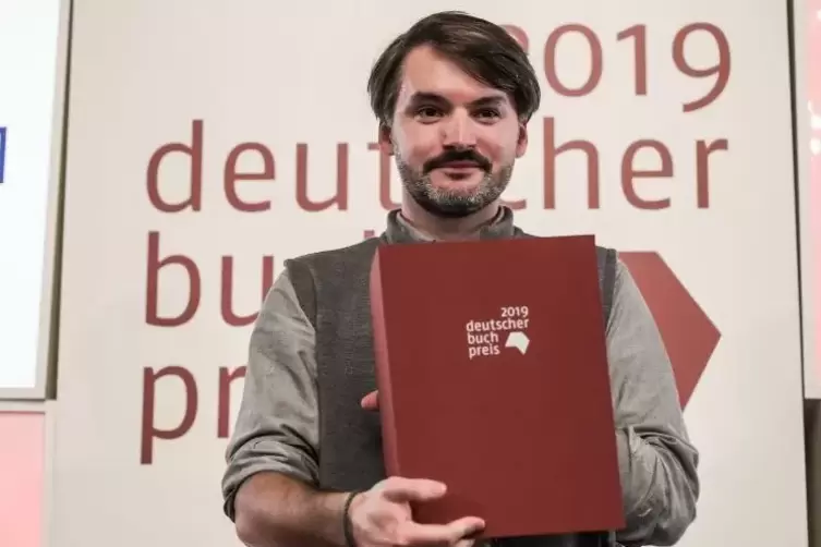 In seiner Dankesrede kritisierte Saša Stanišic die Verleihung des Literaturnobelpreises an Peter Handke.