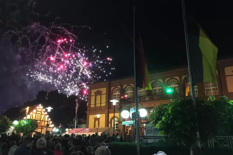20191014_deutsches_weinlesefest_abschlussfeuerwerk_07_MEHN.jpg
