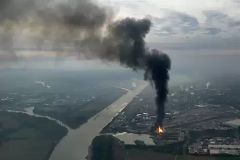 Vor drei Jahren: Eine verheerende Explosionsserie am Ludwigshafener BASF-Nordhafen tötet fünf Menschen, Dutzende weitere werden 