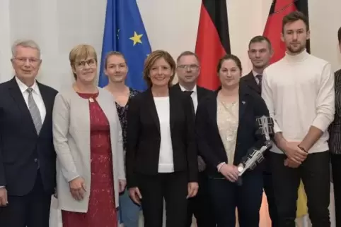 Die Ministerpräsidentin und die Geehrten: Rolf Salinger, Gerlinde Goergen, Celina Leffler, Malu Dreyer, Klaus Lotz, Nina Schroth