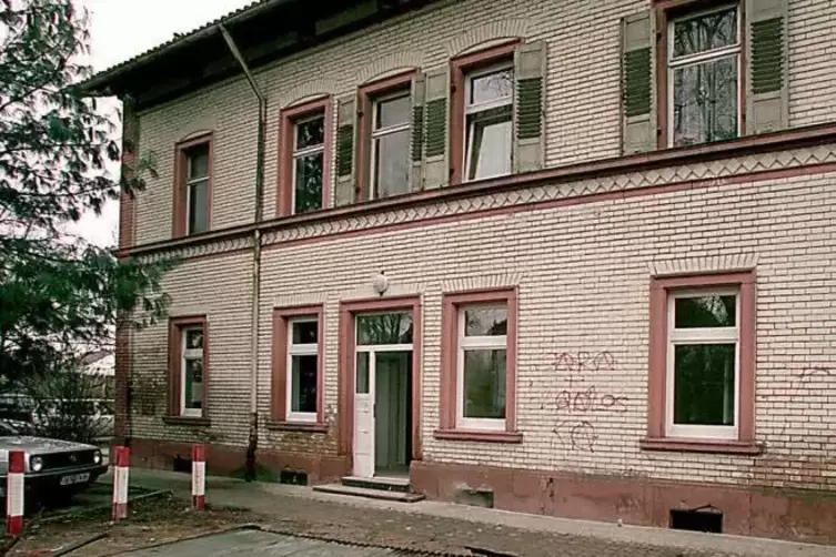 Der Sondernheimer Bahnhof soll auch für das Haus der Familie genutzt werden.