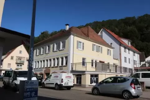 Im Gebäude vorne wird derzeit alles vorbereitet für das neue Café. Im hinteren Gebäude entstanden neue Wohnungen.