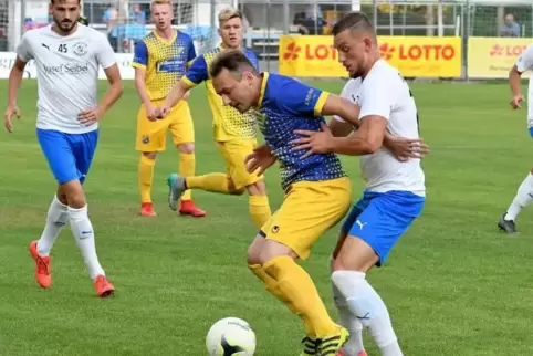 Modellathlet: Kevin Dauenhauer (rechts), hier mit Andrei-Ioan Grosu von den Sportfreunden Bundenthal.