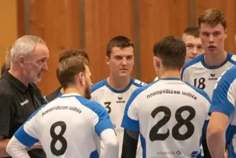 Die Nordpfälzer Wölfe um Trainer Johannes Finck wollen die Niederlage gegen TB Assenheim vergessen machen.