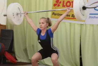Pia Keßler geht am Wochenende für die dritte Mannschaft des KSV an die Hanteln.