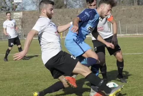 Talha Demirhan (links), hier noch im Trikot des FC Arminia.