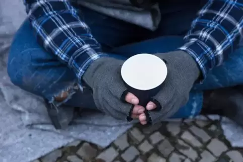 Übrigens: Weder Bettelei noch die Organisation derselben ist verboten. Aggressives Betteln dagegen wird in Ludwigshafen wie in v
