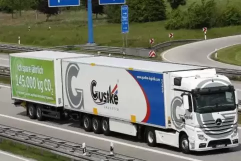 Um diese Art von modernen Lasteseln geht es: Gigaliner mit einer Länge von bis zu 25,25 Meter. 
