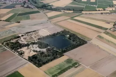 Vorgesehener Standort des Bohrplatzes: Auf einem Feld gegenüber der Sandgrube an der Landesstraße 534 zwischen Waldsee und Otter