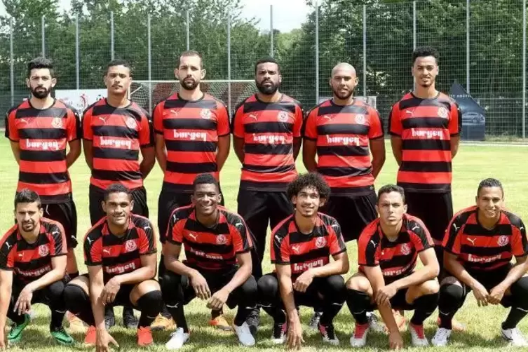 Diese zwölf Brasilianer verpflichtete der TuS Rüssingen im Sommer: (stehend von links) Matheus Vidal, Gustafo Menezes, Renan Rod