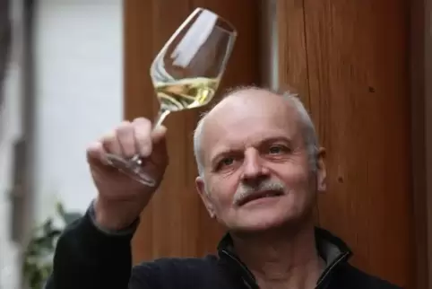 Heiner Sauer ist für Weinkritiker seit Jahren einer der besten Biowinzer der Pfalz.