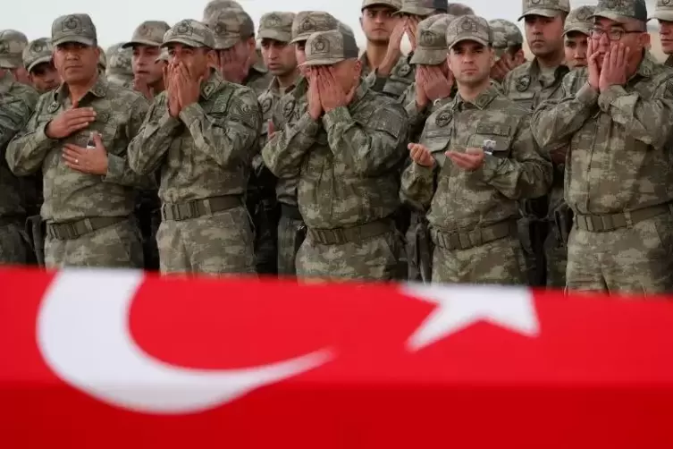 Trauerzeremoniell für Sefa Findik am Sonntag in Sanliurfa. Der türkische Soldat fiel in Nordostsyrien beim Vorstoß türkischer Tr