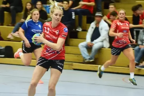 Tempogegenstoß der FSG Hauenstein/Rodalben mit Samira Bärmann und Annalena Seibel (rechts), die zwölf Tore erzielte.