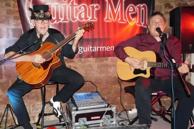 Markus Golly (rechts) und Thomas Sluiter sind die „Guitar Men“