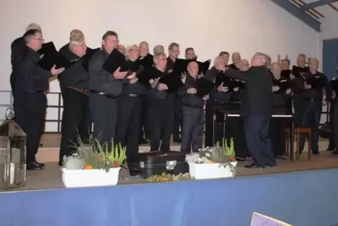 Erster Auftritt des Ensemble Vocal de Soultz-sous-Forêts beim Kastanienabend in Busenberg.