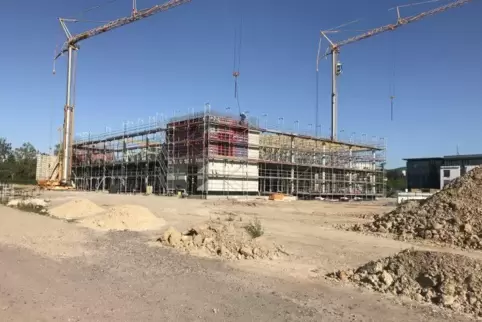 er entstehende Rohbau macht die Dimensionen deutlich.