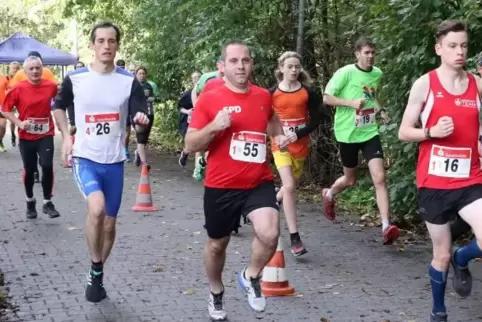 Die Läufer beim Start in Waldsee.