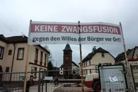 Zeit gewonnen hat die VG Hauenstein beim Thema Fusion. Gegen eine Fusion gibt es Widerstand, hier der BI „Pro Annweiler" im Nove