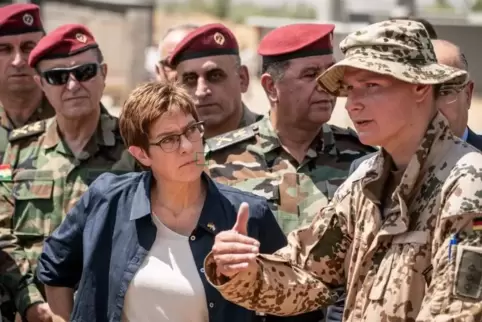 Noch mehr deutsche Soldaten in Krisengebiete? Verteidigungsministerin Annegret Kramp-Karrenbauer bei einem Besuch der Bundeswehr