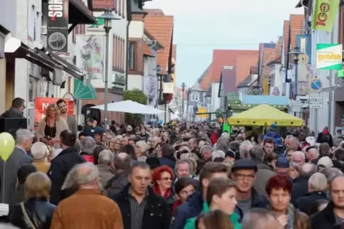 An verkaufsoffenen Sonntagen ist die Hauptstraße stets gut besucht.