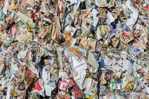 Die Marktpreise für die Verwertung von Altpapier sind stark gefallen, der Eigenbetrieb Abfallwirtschaft kalkuliert deshalb vorsi
