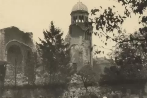Die Ruine der Landauer Synagoge nach der Brandstiftung vom 9. November 1938. Sie wurde wenig später abgerissen. 