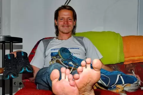 Diese Füße sind von Vinningen ans Nordkap gelaufen: Lukas Bion ist nach 5.000 Kilometer am Freitag angekommen. Mehr als 11.000 E