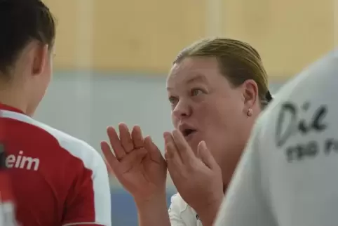 Stellt die jungen Spielerinnen ein: Trainerin Viktoriya Kühn.