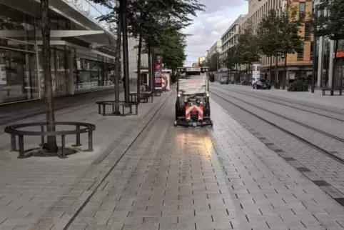 Am frühen Morgen rücken die Kräfte der Mannheimer Stadtreinigung aus.