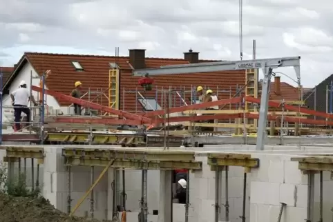 Seit Mai lässt die Gemeinde im Südring Sozialwohnungen bauen.