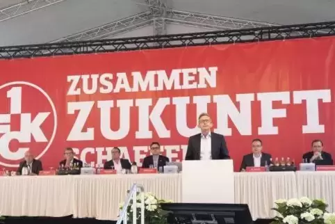 Im Juni 2018 war schon mal Außerordendliche Mitgliederversammlung auf dem Betzenberg.