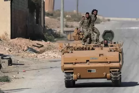 Von der Türkei unterstützte syrische Rebellen: Der Vormarsch wirft auch für Deutschland drängende Fragen auf.