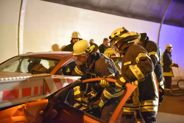 Tunneluebung_annweiler__6_.JPG