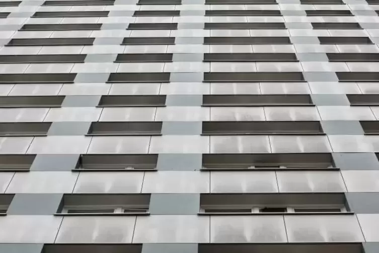 Rostock hat viele Plattenbausiedlungen, hier ein Bau in Evershagen.