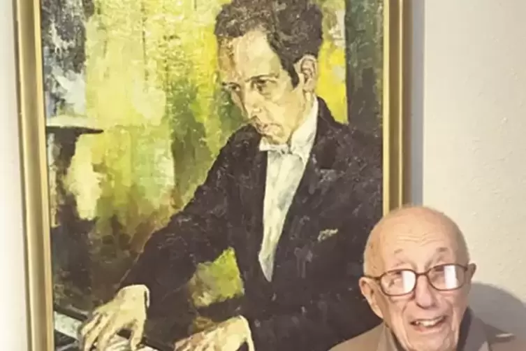 Hat &uuml;berlebt: Wolfgang Fetsch, heute 95, vor einem Portr&auml;t-Gem&auml;lde seines Vaters Rudolf. Gemalt hat es der Pf&auml;lzer K&uuml;nstler Otto