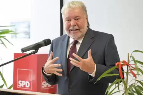 Mit dem Preis zeichnet die SPD Südpfalz Kurt Beck für seine Verdienste um die Demokratie und politische Kultur aus. 