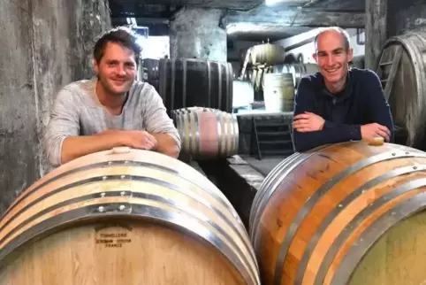 Mit einem eigenen Weingut in Bad Dürkheim haben sich Philipp Seeger und Sven Ohlinger (rechts) ihren Traum verwirklicht.